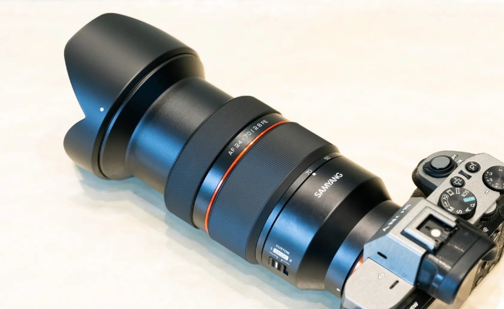 Η Samyang αποκαλύπτει τον πρώτο της ζουμ φακό 24-70mm f/2.8 και αυτόματης εστίασης για Sony