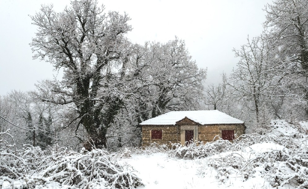 Και η άλλη εικόνα της Ελλάδας –  Χιονισμένο τοπίο στη Θεσσαλία