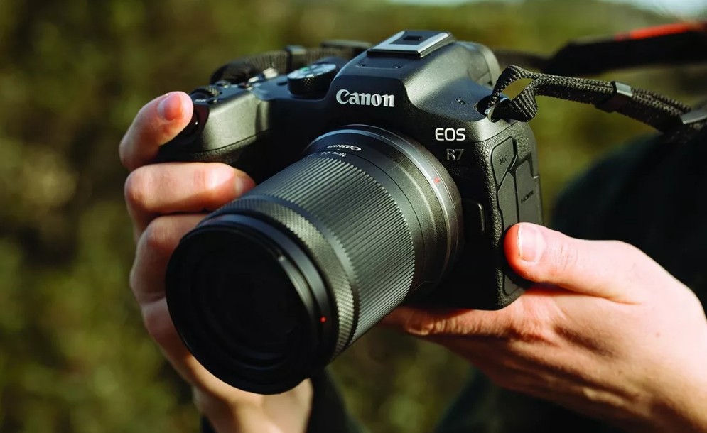 Αυτή είναι η νέα Canon EOS R7