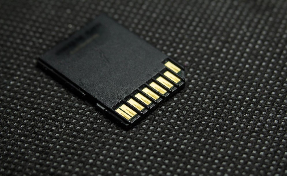 Η Samsung αποκαλύπτει τη κάρτα SD που μπορεί να διαρκέσει 16 χρόνια, αν τη μεταχειριστείτε σωστά