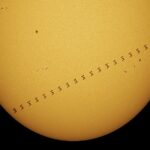 Φωτογράφος απαθανατίζει τον διαστημικό σταθμό ISS να περνάει μπροστά από τον ήλιο