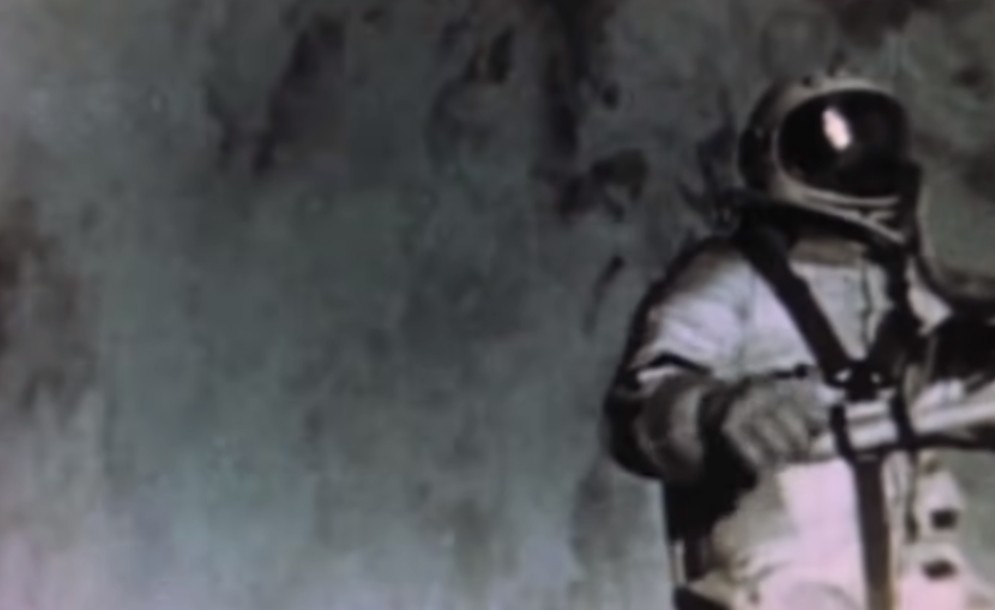 Σε δημοπρασία η κάμερα που κατέγραψε το πρώτο Spacewalk