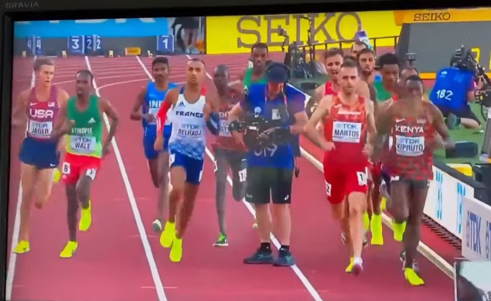 Συνάντησαν εμπόδιο ….τον κάμεραμαν στο Παγκόσμιο Πρωτάθλημα Στίβου