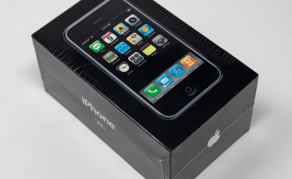 Πούλησε το σφραγισμένο ακόμα iPhone από το 2007 σε εξωφρενική τιμή
