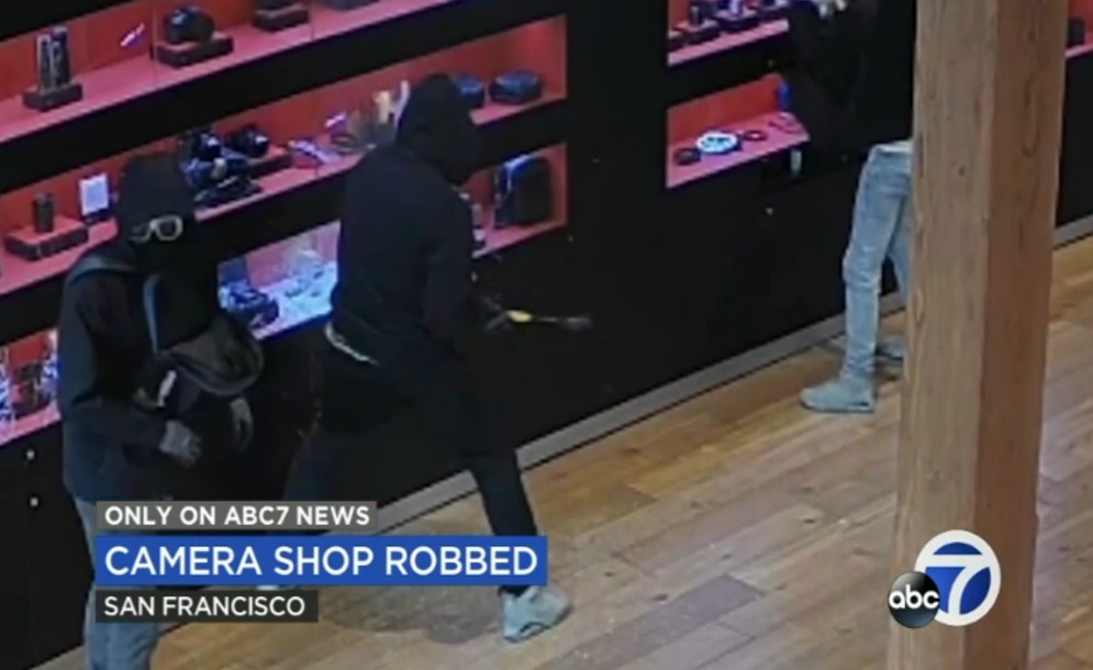 Μπούκαραν οπλισμένοι και “σήκωσαν” εξοπλισμό αξίας 178.000 δολαρίων