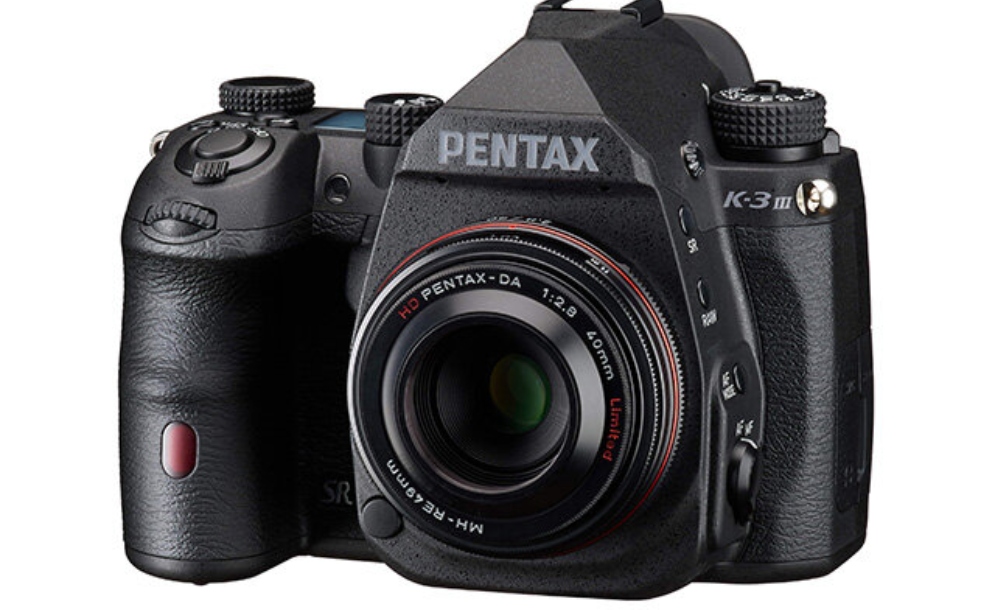 Η RICOH ανακοίνωσε μια μονόχρωμη DSLR κάμερα