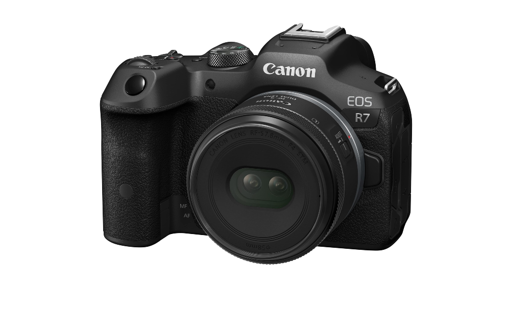 Νέος διπλός φακός RF-S7.8mm F4 STM για την κάμερα EOS R7 της Canon